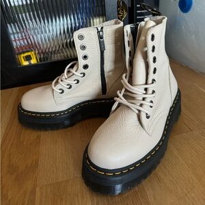 Cream leather Dr Martens boots. Completely new, never have been worn